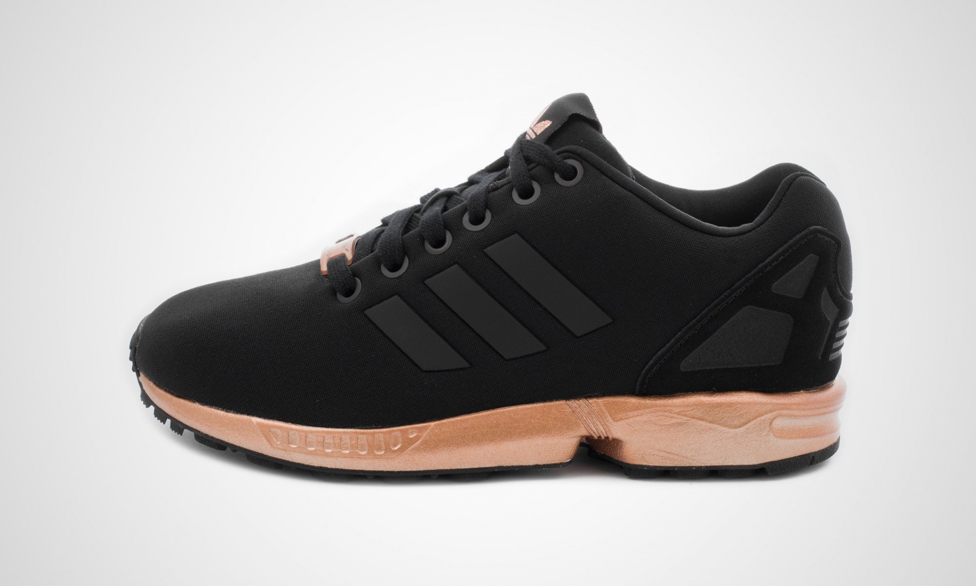 zx flux noir et or femme